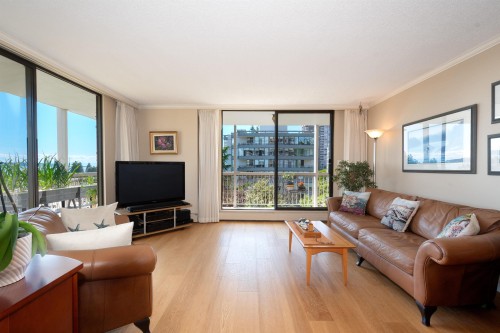 402-1390 Duchess Avenue, West Vancouver, BC 