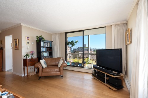 402-1390 Duchess Avenue, West Vancouver, BC 