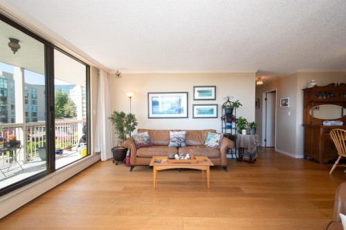 402-1390 Duchess Avenue, West Vancouver, BC 