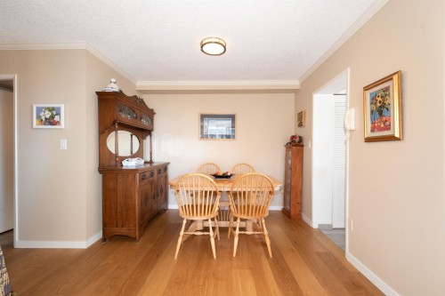402-1390 Duchess Avenue, West Vancouver, BC 