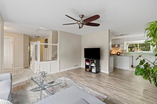 12326 234 Street, Maple Ridge, BC - Indoor Photo Showing Living Room