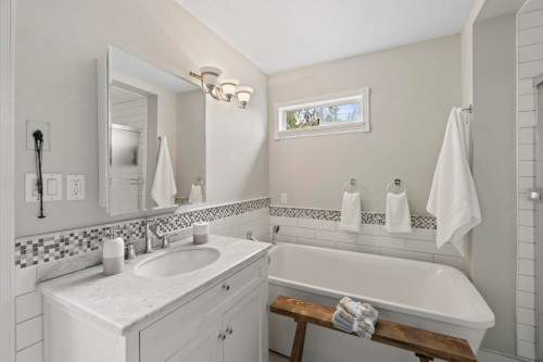 12326 234 Street, Maple Ridge, BC - Indoor Photo Showing Bathroom