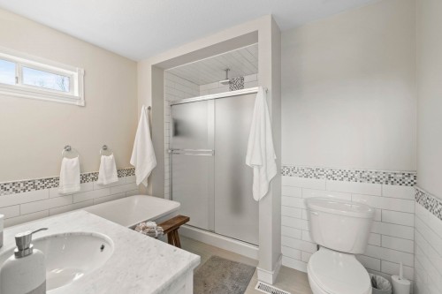 12326 234 Street, Maple Ridge, BC - Indoor Photo Showing Bathroom