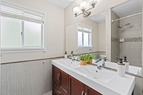 12326 234 Street, Maple Ridge, BC - Indoor Photo Showing Bathroom
