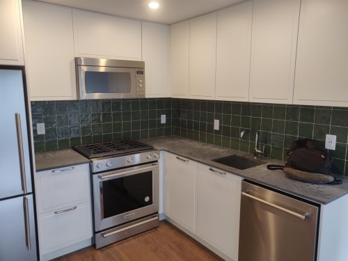 414-645 Como Lake Avenue  Coquitlam, BC V3J 0N9