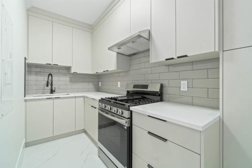 1-6666 Walker Avenue, Burnaby, BC 