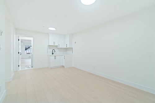 1-6666 Walker Avenue, Burnaby, BC 