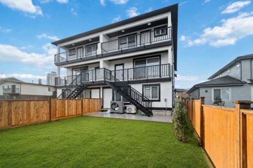 1-6666 Walker Avenue, Burnaby, BC 