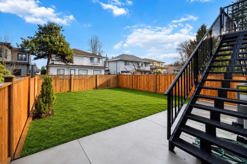 1-6666 Walker Avenue, Burnaby, BC 