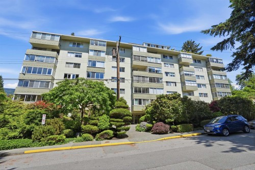 215-1425 Esquimalt Avenue  West Vancouver, BC V7T 1L1