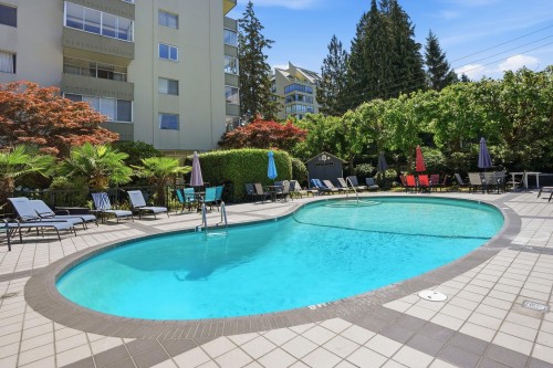 215-1425 Esquimalt Avenue, West Vancouver, BC 