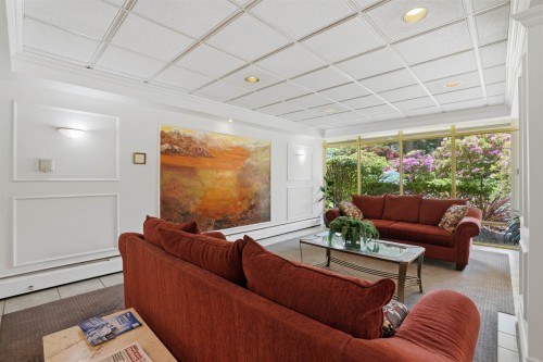 215-1425 Esquimalt Avenue, West Vancouver, BC 