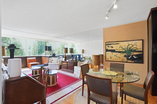215-1425 Esquimalt Avenue, West Vancouver, BC 