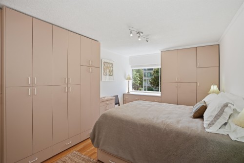 215-1425 Esquimalt Avenue, West Vancouver, BC 