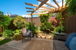 10-230 14 Street WNorth Vancouver, BC V7M 1P3