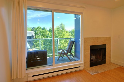 21-1345 4Th Avenue W, Vancouver, BC - Indoor Photo Showing Living Room With Fireplace
