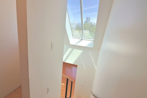 21-1345 4Th Avenue W, Vancouver, BC - Indoor Photo Showing Other Room