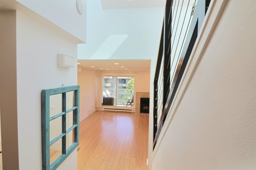 21-1345 4Th Avenue W, Vancouver, BC - Indoor Photo Showing Other Room