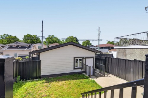 6749 Knight Street, Vancouver, BC 