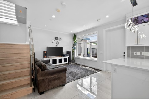 6749 Knight Street, Vancouver, BC 