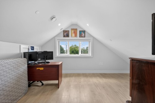 6749 Knight Street, Vancouver, BC 