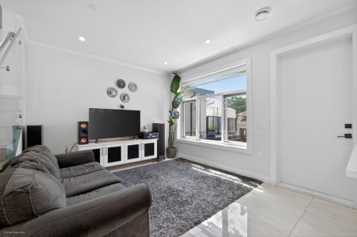 6749 Knight Street, Vancouver, BC 