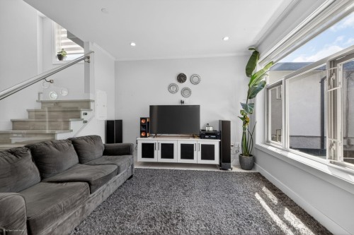 6749 Knight Street, Vancouver, BC 