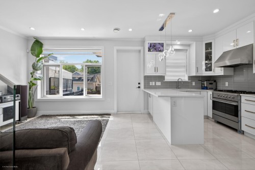 6749 Knight Street, Vancouver, BC 