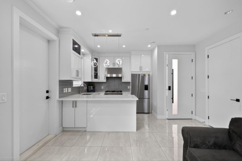 6749 Knight Street, Vancouver, BC 