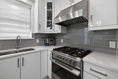 6749 Knight Street, Vancouver, BC 