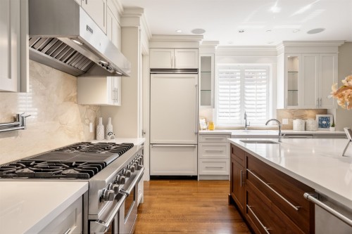 2645 Rosebery Avenue, West Vancouver, BC 