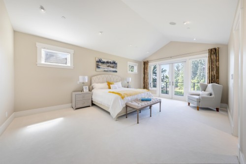 2645 Rosebery Avenue, West Vancouver, BC 