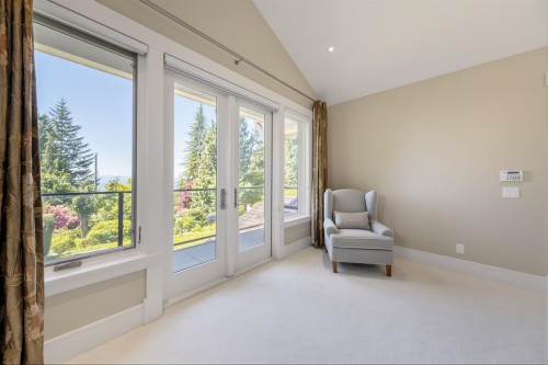 2645 Rosebery Avenue, West Vancouver, BC 