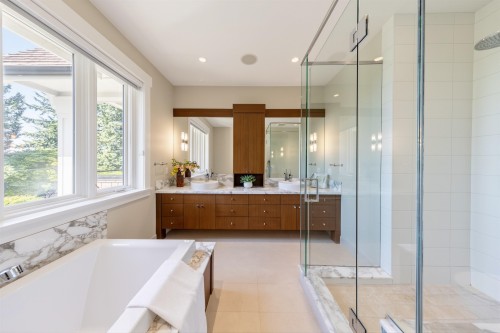 2645 Rosebery Avenue, West Vancouver, BC 
