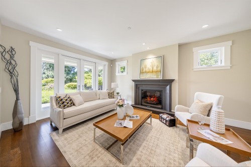 2645 Rosebery Avenue, West Vancouver, BC 