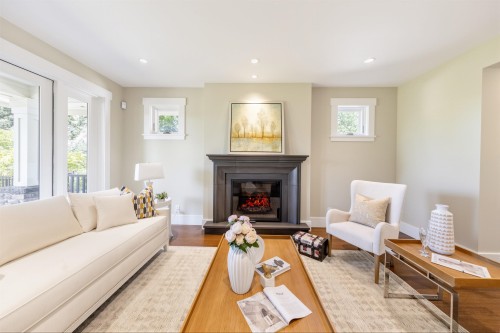 2645 Rosebery Avenue, West Vancouver, BC 