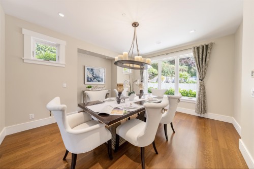 2645 Rosebery Avenue, West Vancouver, BC 