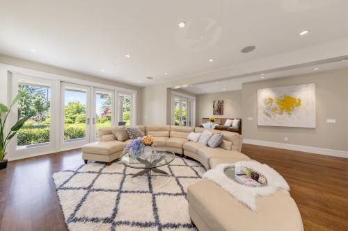 2645 Rosebery Avenue, West Vancouver, BC 