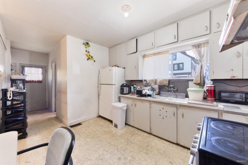 824 Semlin Drive, Vancouver, BC 