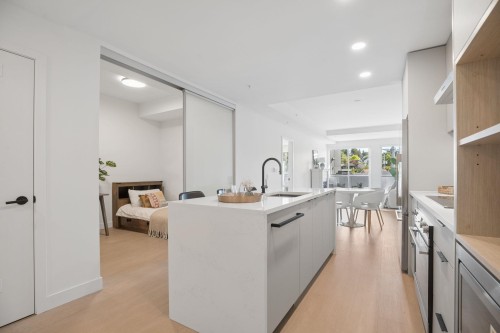 563-422 3Rd Street E, North Vancouver, BC 