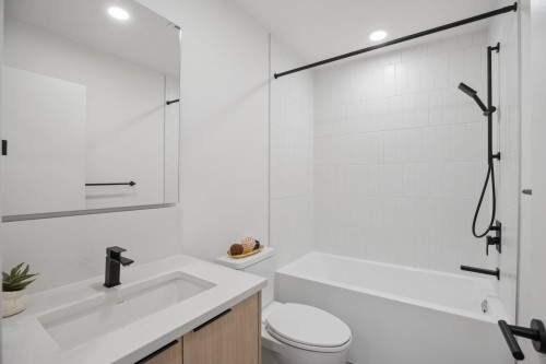 563-422 3Rd Street E, North Vancouver, BC 