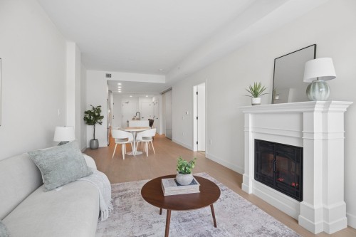 563-422 3Rd Street E, North Vancouver, BC 