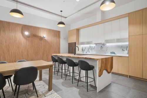 563-422 3Rd Street E, North Vancouver, BC 
