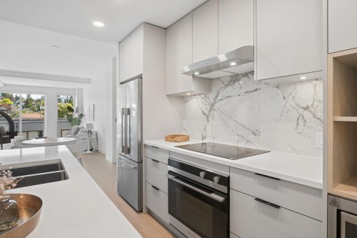 563-422 3Rd Street E, North Vancouver, BC 