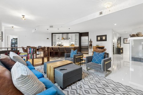304-1102 Hornby Street, Vancouver, BC 