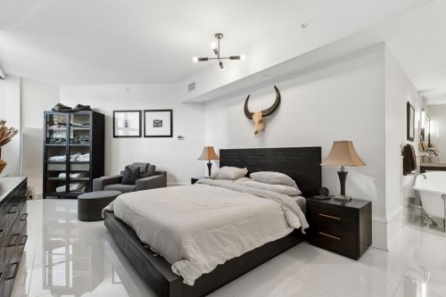 304-1102 Hornby Street, Vancouver, BC 