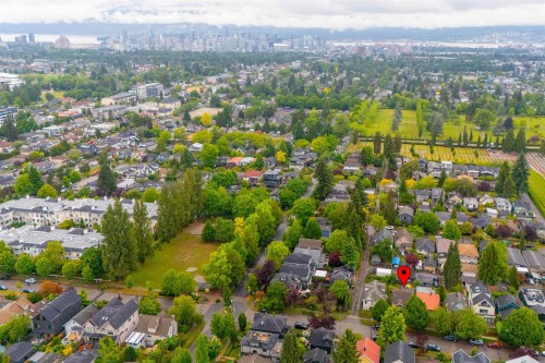 423 37Th Avenue E, Vancouver, BC 