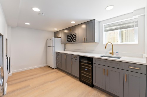 2744 10Th Avenue W, Vancouver, BC 