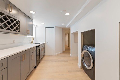 2744 10Th Avenue W, Vancouver, BC 