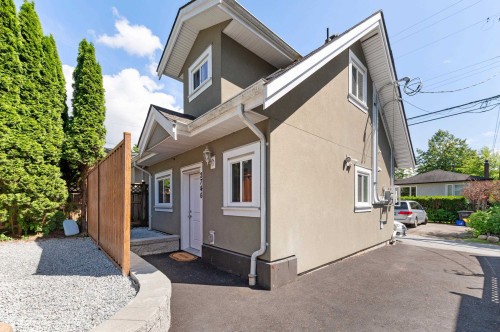 2744 10Th Avenue W, Vancouver, BC 